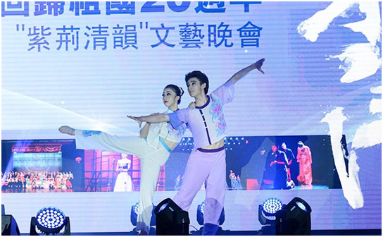 清华大学学生艺术团表演《萋萋长亭》。