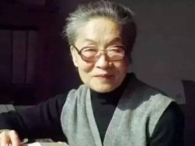 2016年5月25日1时10分，105岁著名作家、翻译家杨季康（笔名杨绛）先生于北京逝世。她是丈夫钱钟书口中“是最贤的妻，最才的女”，通晓英语、法语、西班牙语，翻译过《唐·吉诃德》，出版过《我们仨》《走到人生边上》等作品。她淡泊名利、与世无争；博学多才，治学严谨；无私奉献，用千万稿费资助寒门学子……先生的文人风骨、治学态度与社会担当，是当代人身上所稀缺的闪光点。