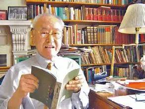 书房里的夏志清教授